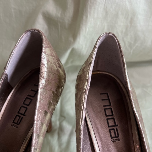 Moda Spana Size 11 Gold Pumps Heel 4” Front 0.75” Leather #But5 - Picture 3 of 6